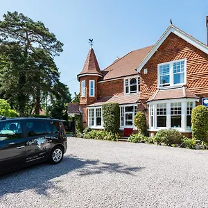 Pensión The Lawn, Horley
